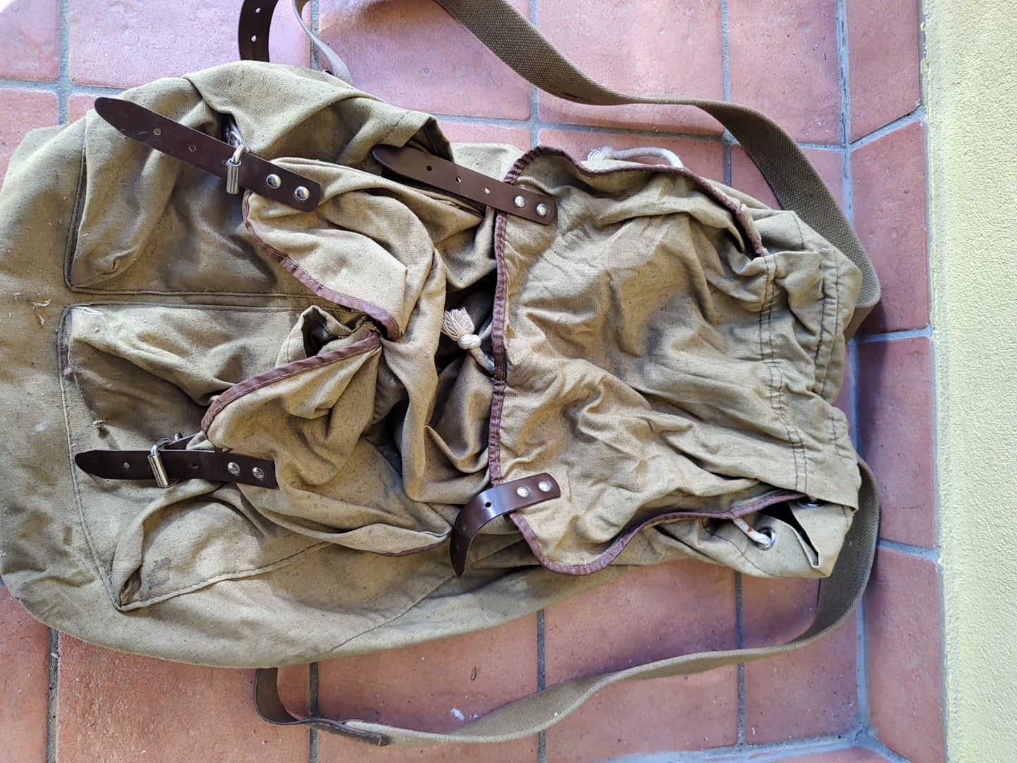 Zaino Militare Originale URSS con Struttura in Ferro (35L) – Anni ’70/’80