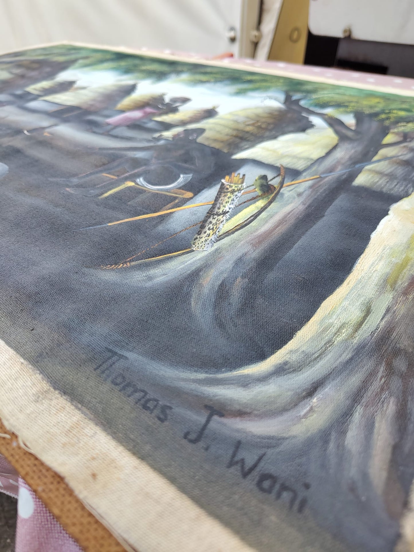 Dipinto Originale “Scena di Villaggio Africano” – Thomas J. Wani (80×50 cm) – Pezzo Unico