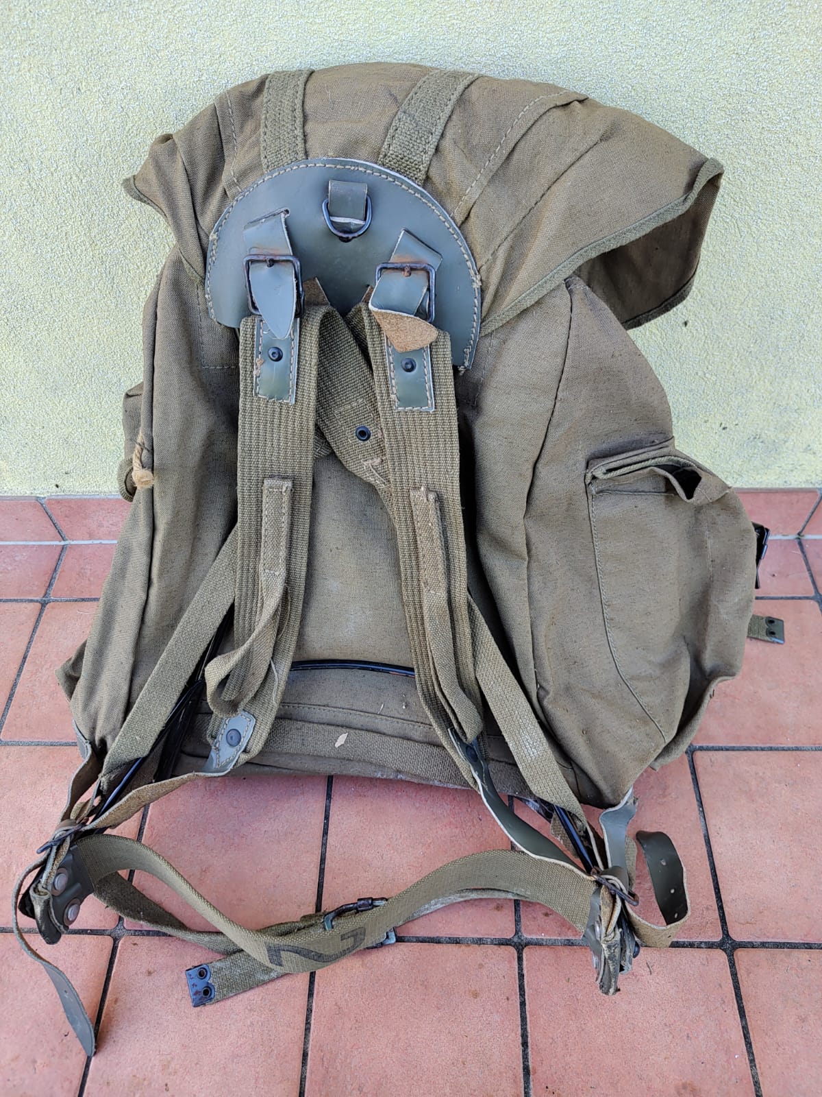 Zaino Militare Originale URSS con Struttura in Ferro (35L) – Anni ’70/’80