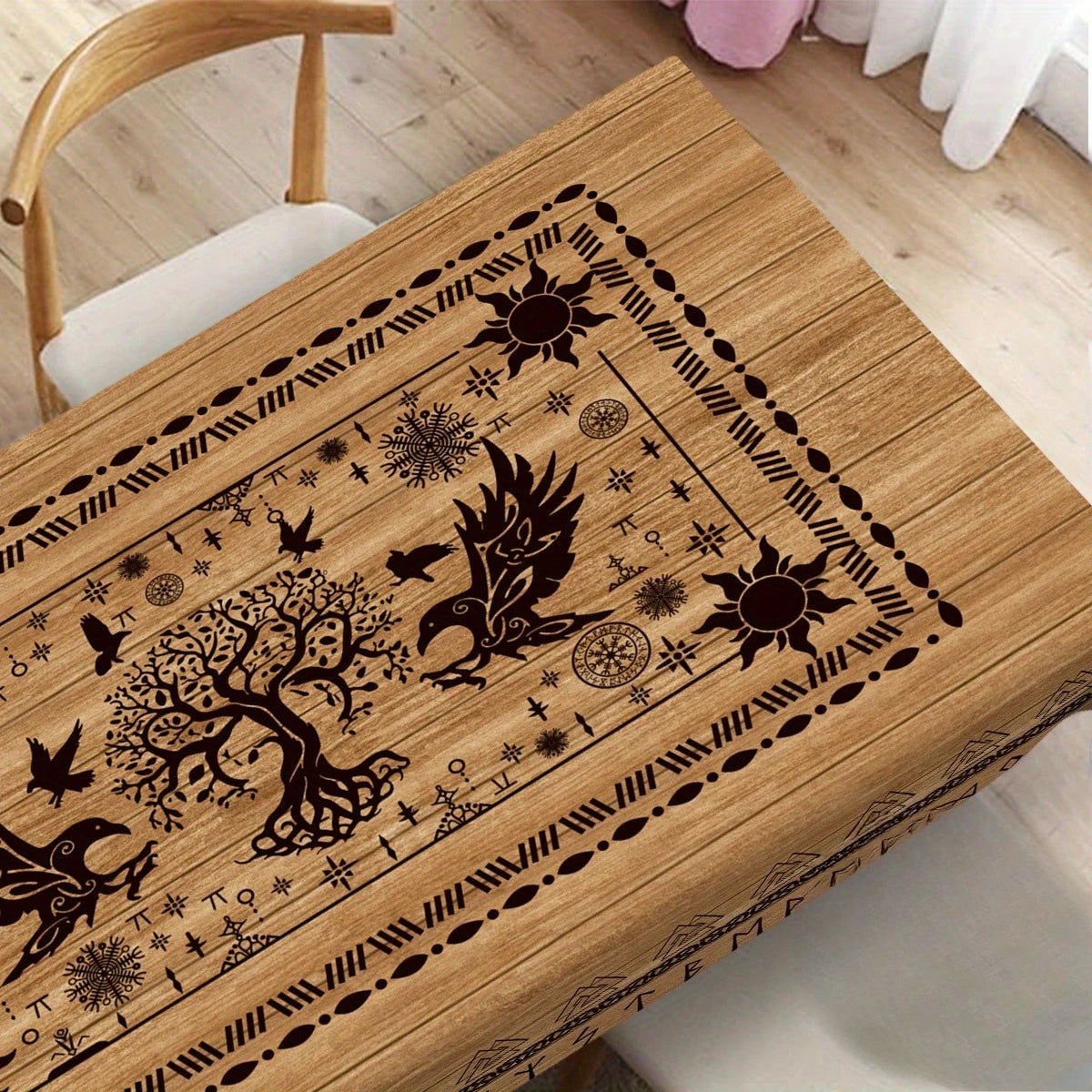 Tovaglia Rettangolare Decorativa con Simboli Nordici – Effetto Legno